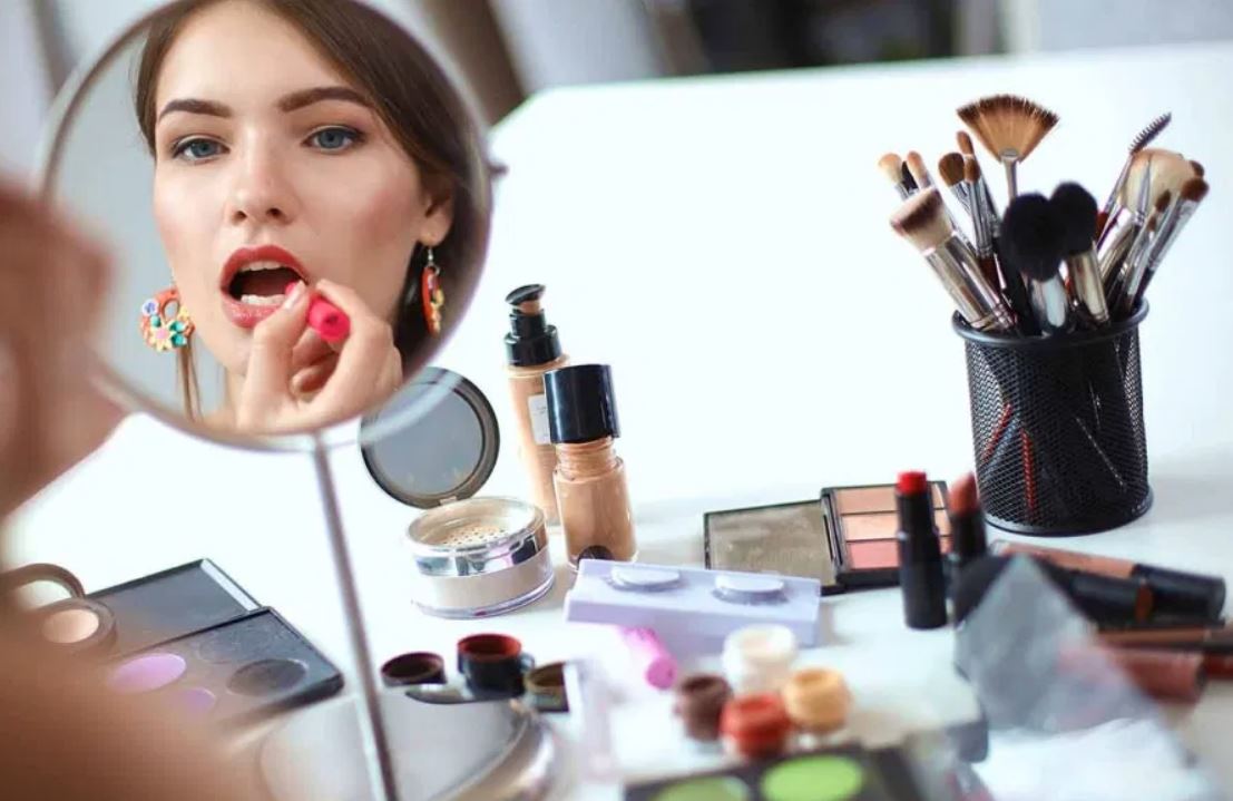 How to start a makeup line? Starting business with minimal cost