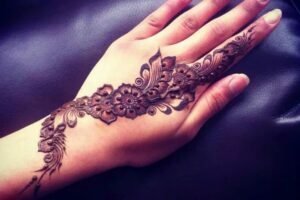 Black-Arabic-Mehendi-Designs-for-Hands