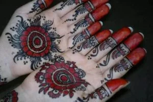 black-and-red-Simple-arabic-mahndi