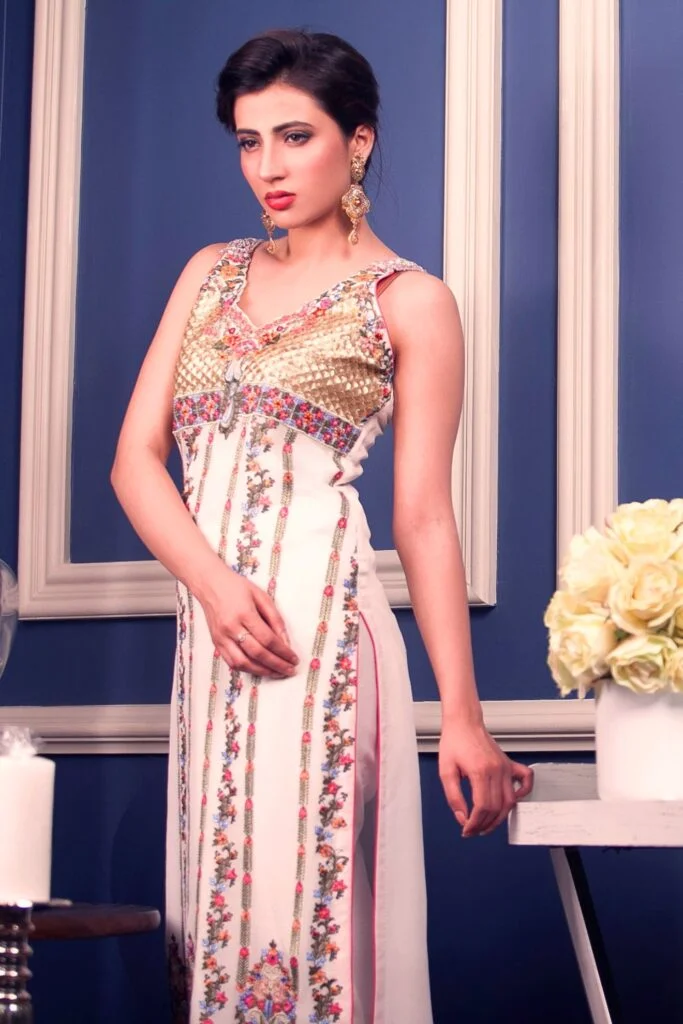 indian-wedding-dresses sleevless