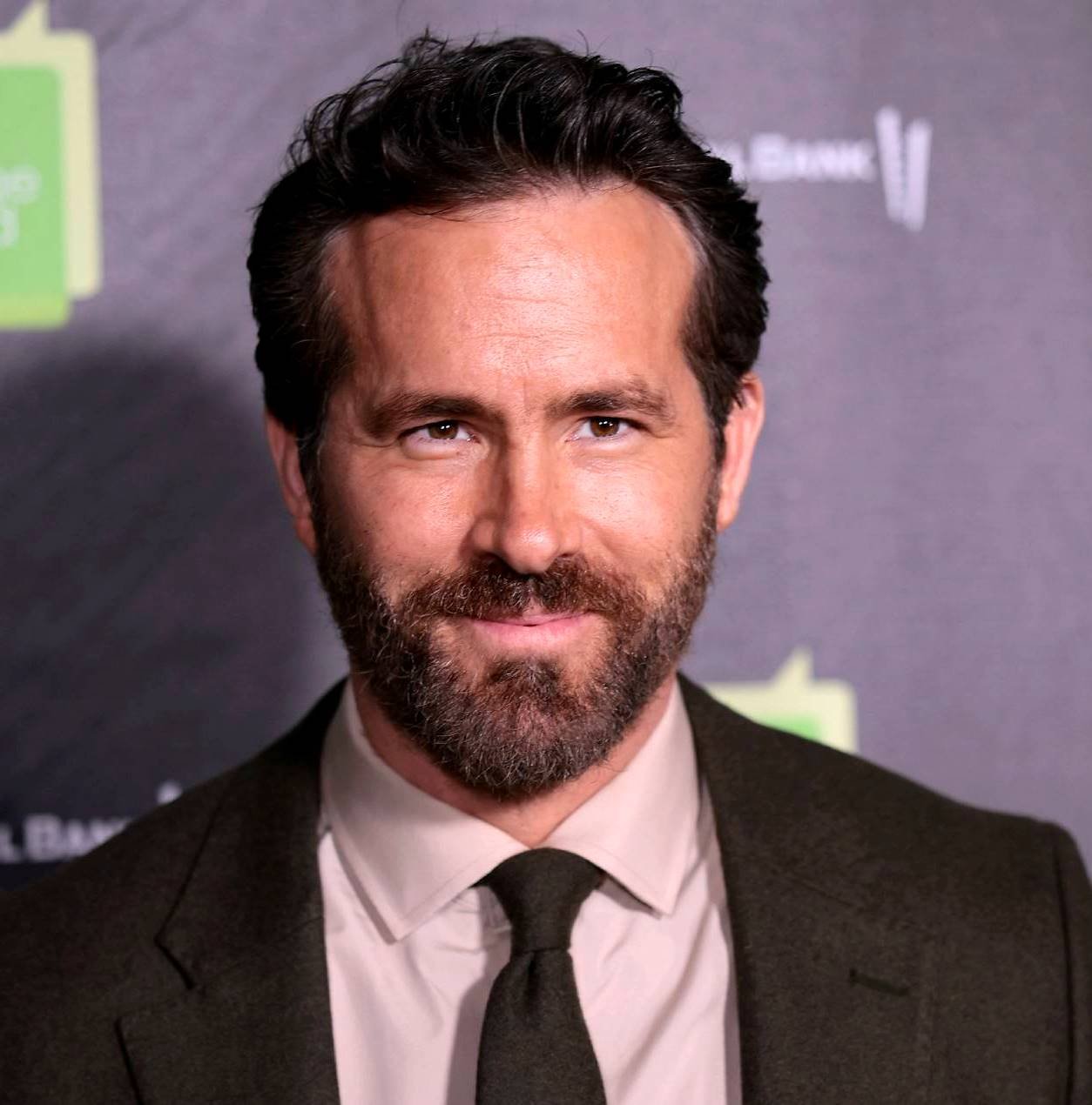 Ryan Reynolds pics photos